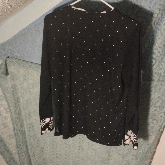 Women's top - Picture 2 of 3